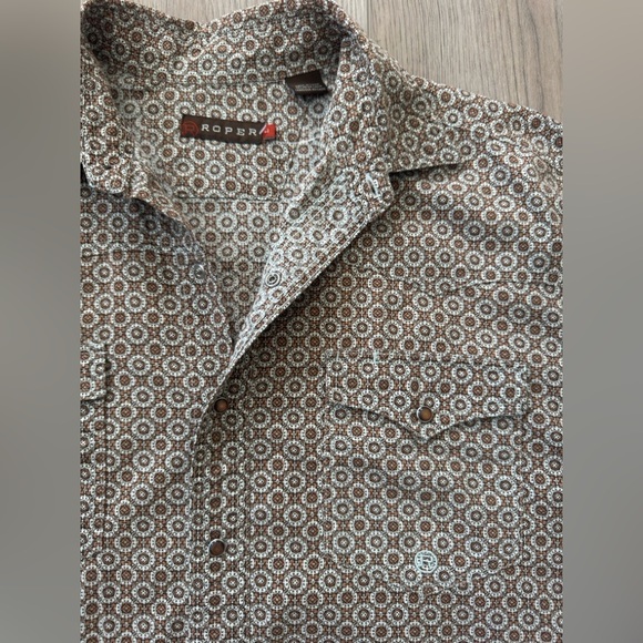 ROPER Brown and White Geometric Shirt 👕 - Picture 2 of 7